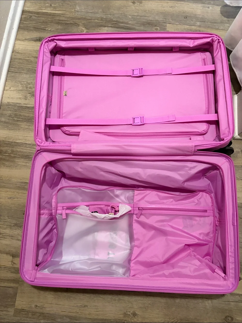 NWOT BEIS MÉDIUM BERRY PINK